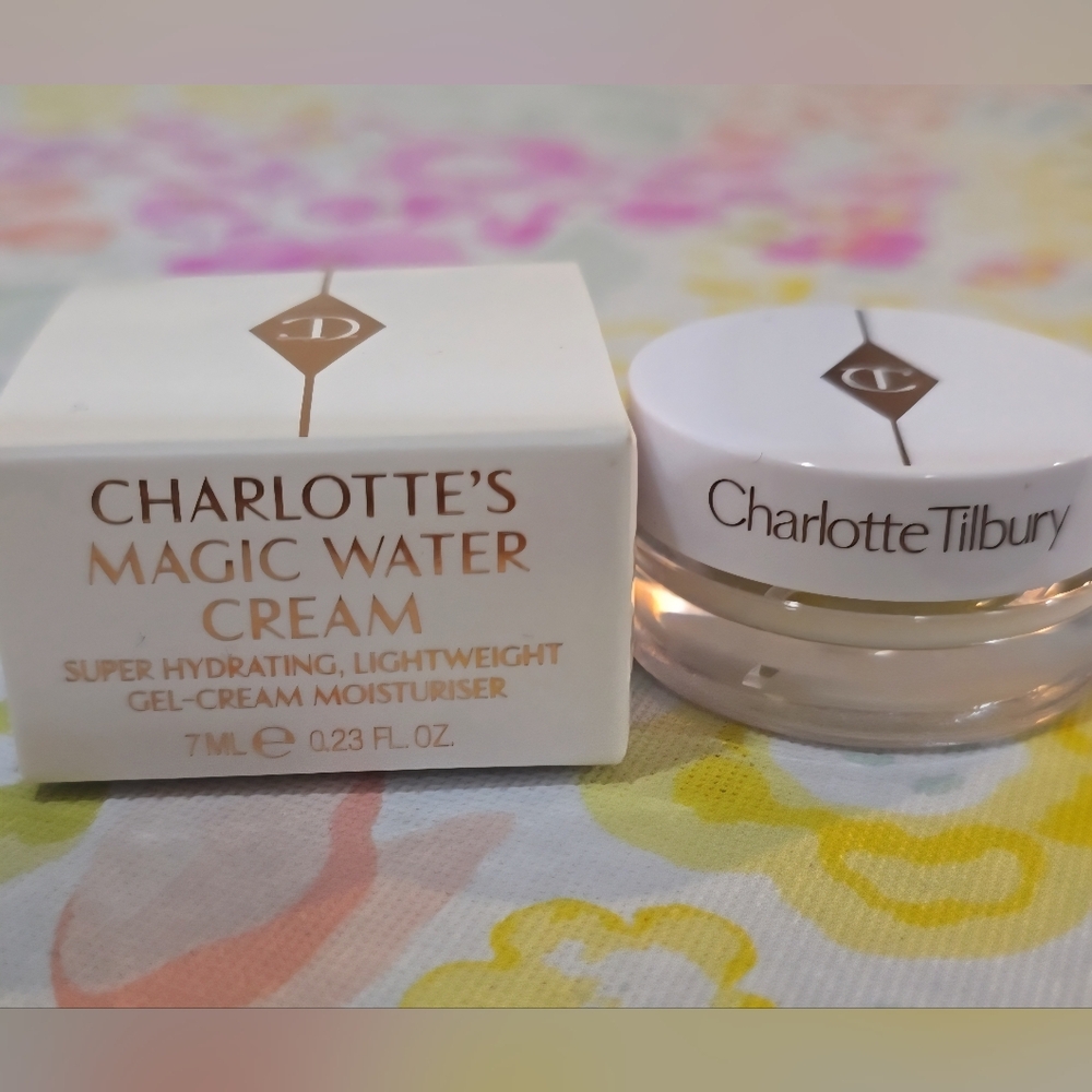 CHARLOTTE TILBURY MAGIC WATER CREAM GEL MOISTURIZER WITH NIACINAMIDE.